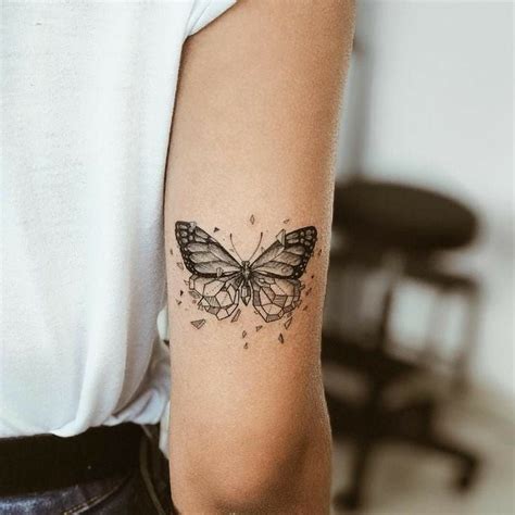 tatuajes mariposa brazo mujer